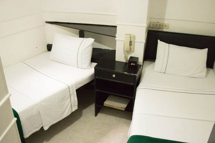 Room 28 of 38