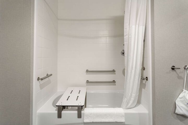 2 Queen Beds Hearing Accessible (10 of 20)
