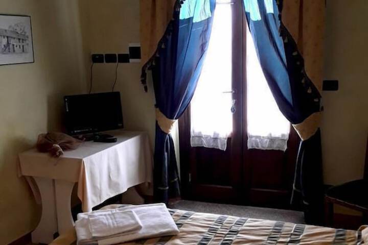 Room 4 of 46