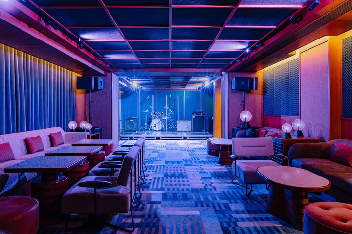 Lounge 164 of 220