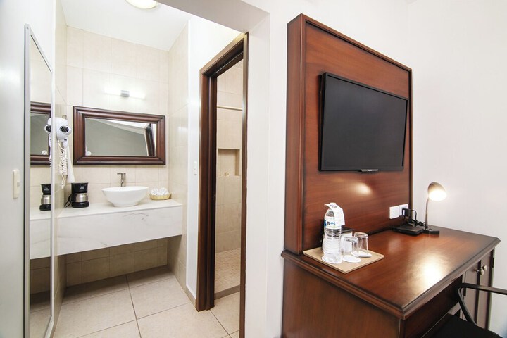 Room 10 of 46