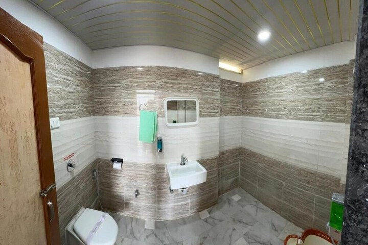 Room 19 of 28
