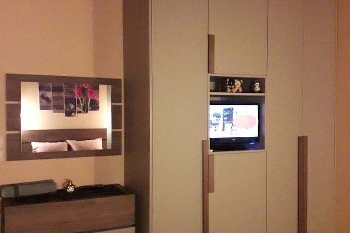 Room 2 of 20
