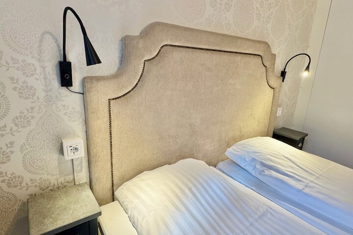 Room 65 of 212