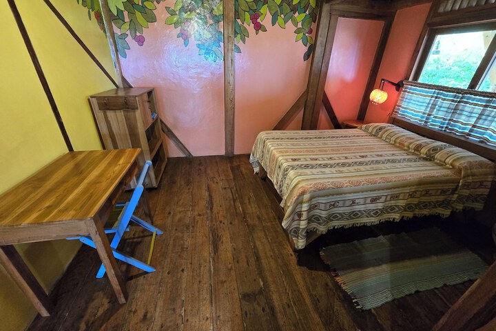 Room 33 of 104