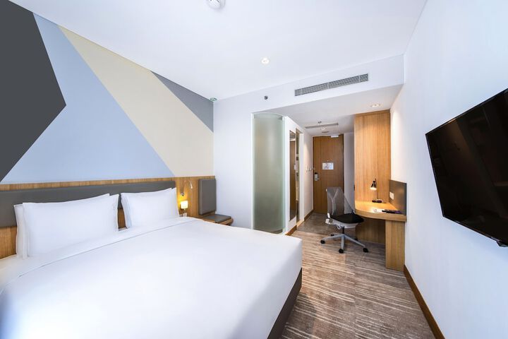 Room 4 of 42