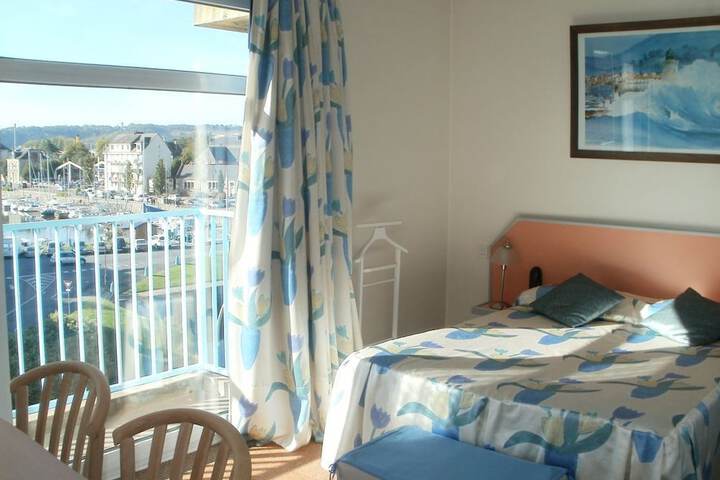 Room 2 of 35