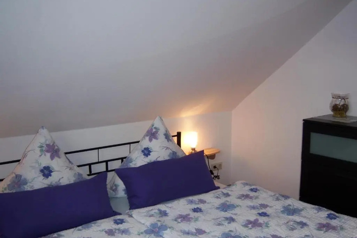 Room 4 of 6