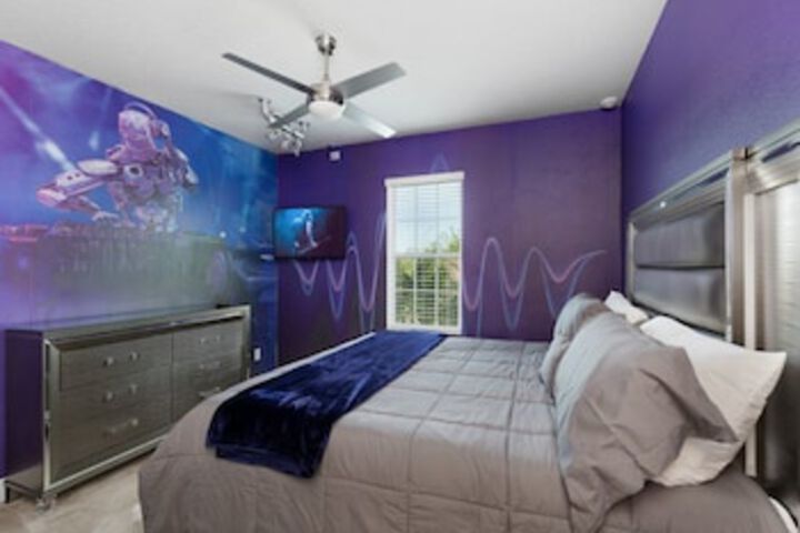 Room 33 of 46