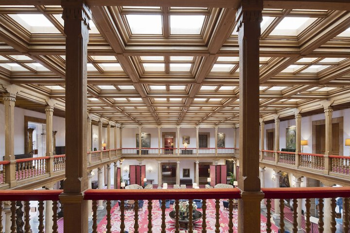 Entrance & Lobby