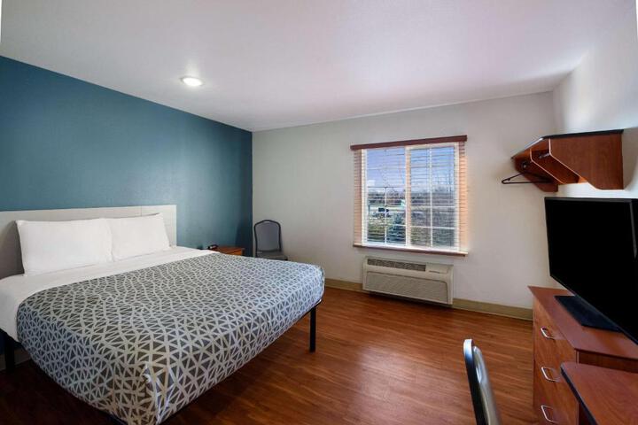 Standard Double Bed (10 of 16)