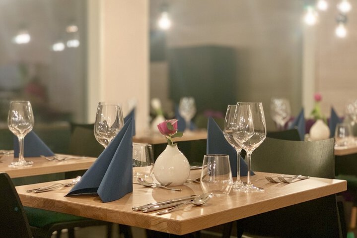 Dining 6 of 11