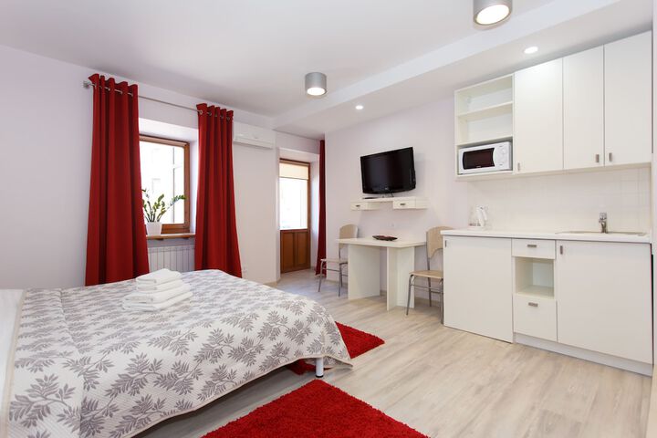 Room 10 of 108