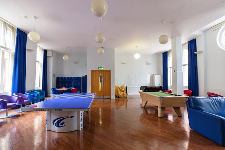 Lounge 16 of 21