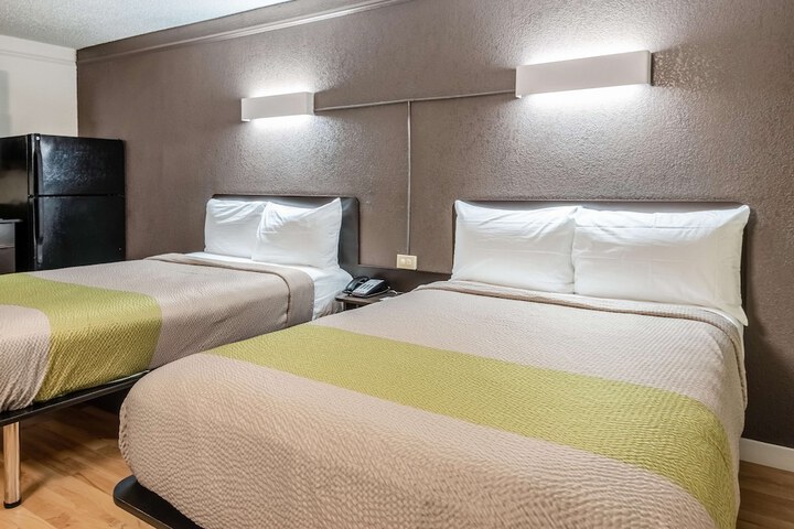 2 Double Beds (7 of 7)