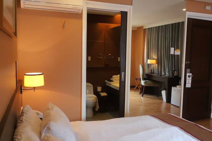 Room 13 of 66