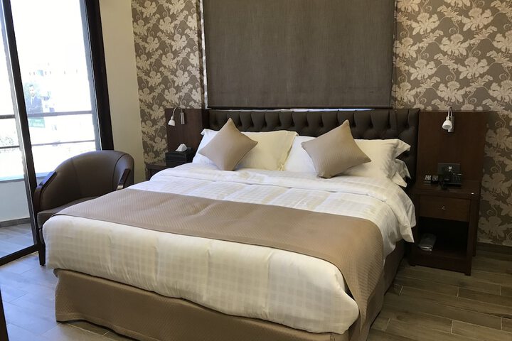 Room 11 of 20