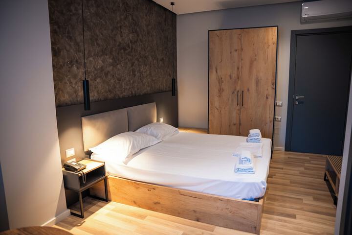 Room 14 of 32