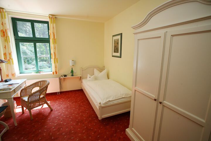 Room 4 of 55