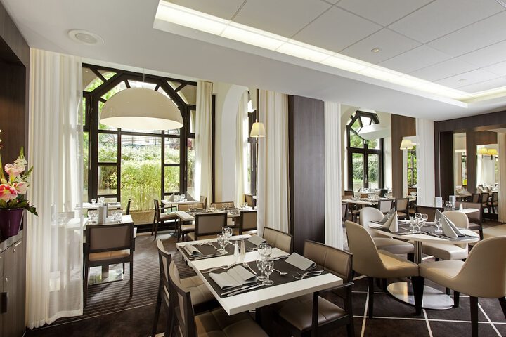 Dining 48 of 96