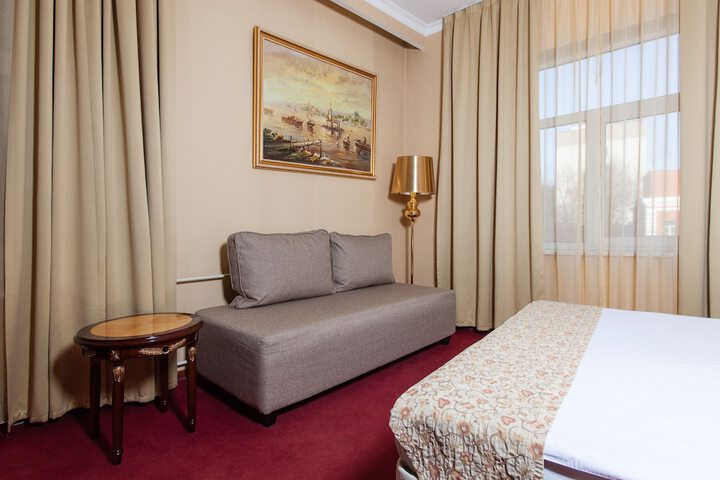 Room 9 of 47