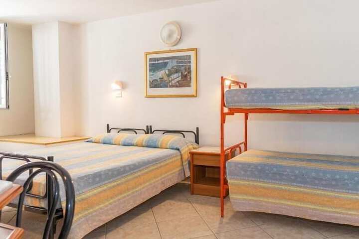 Room 2 of 41