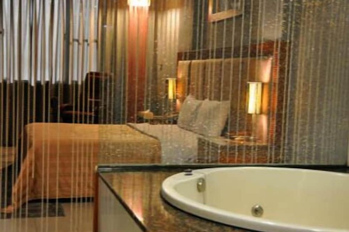 Room 5 of 12