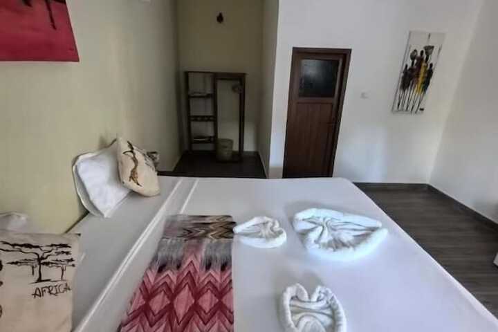 Room 7 of 90