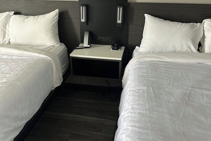 1 King Bed (5 of 6)