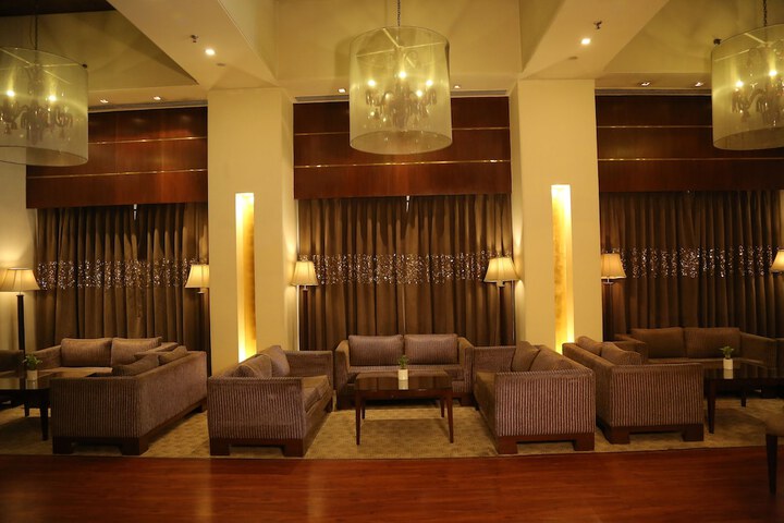 Lounge 78 of 84