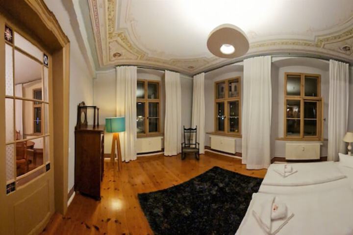 Room 14 of 174