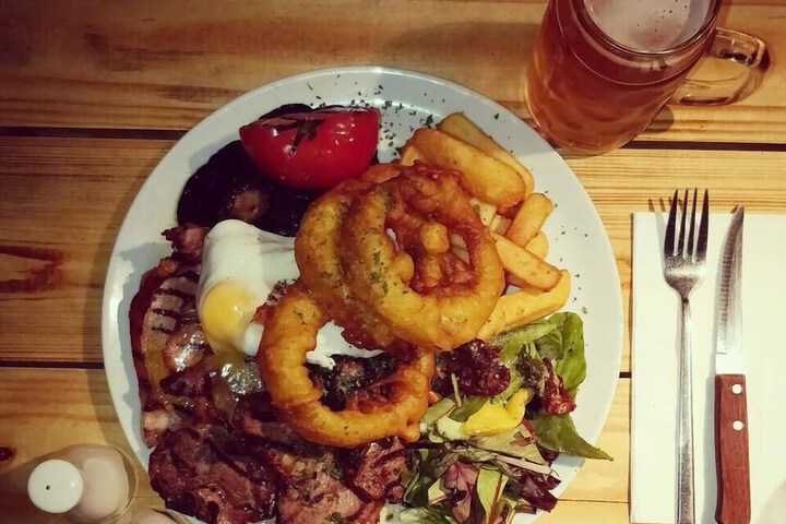 Dining 32 of 39