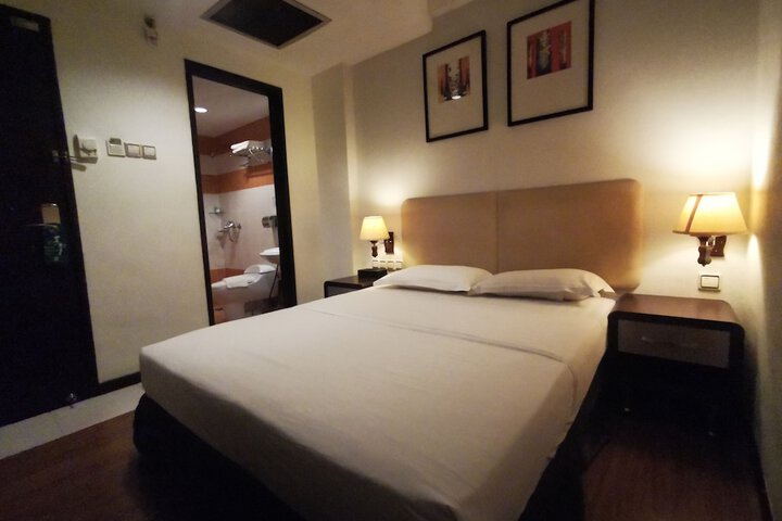 Room 16 of 28