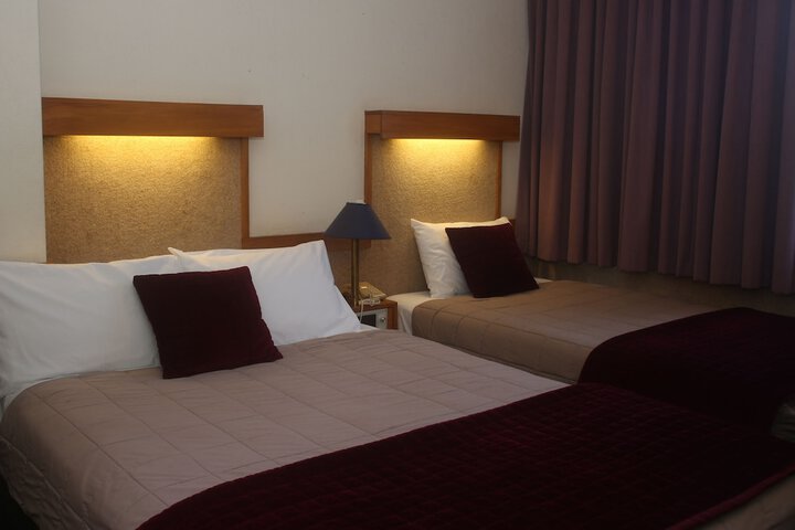 Room 12 of 32