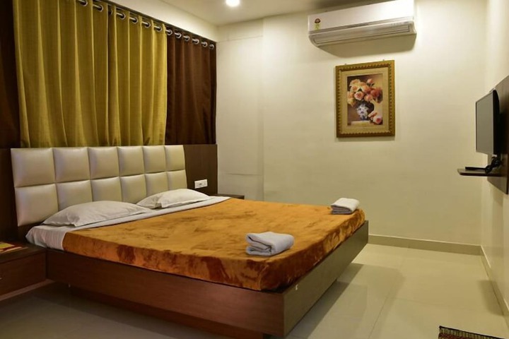 Room 6 of 11