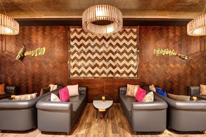 Lounge 51 of 95