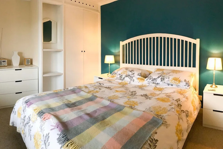 Room 5 of 17