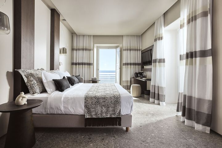 Room 43 of 168