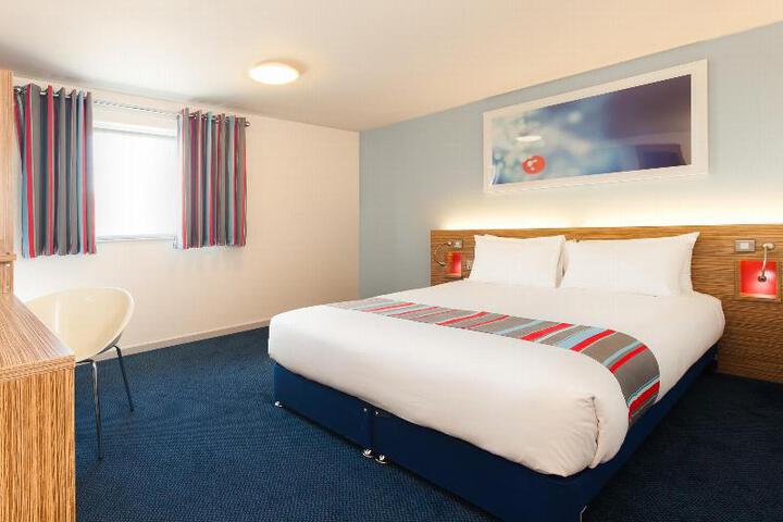 Room 6 of 9