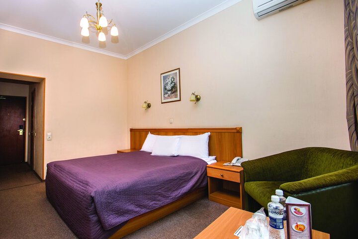 Room 30 of 97