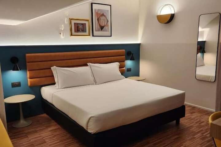 Room 7 of 42