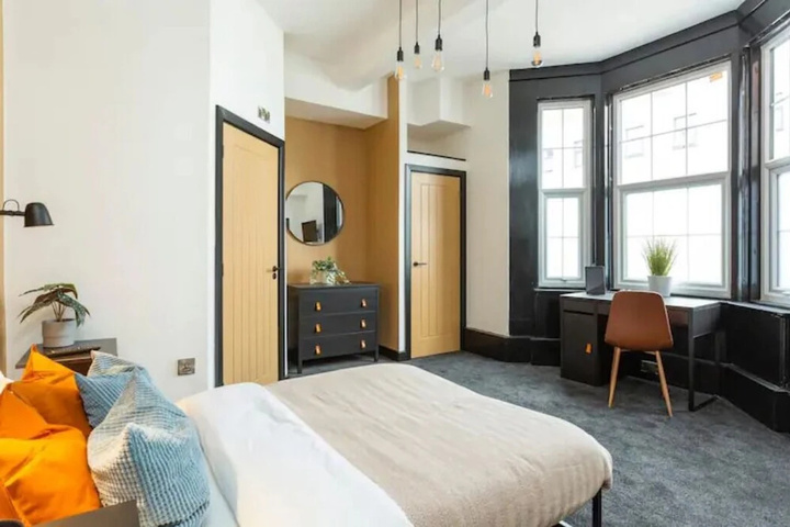 Room 2 of 8