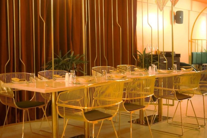 Dining 35 of 44