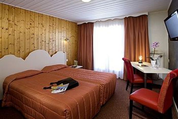 Room 3 of 12