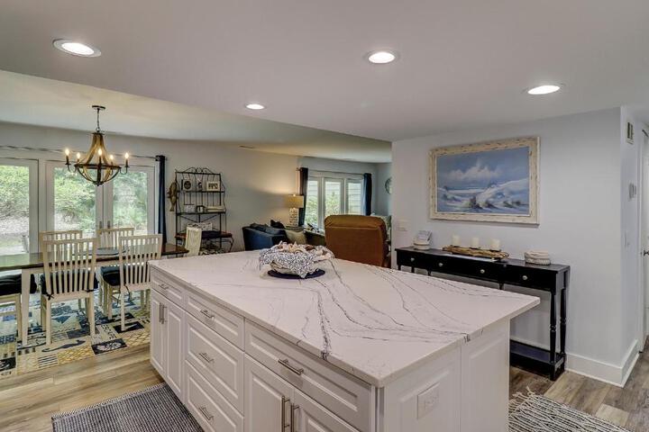 Image of Updated baths King Bed 2 Twins Fold out Couch Bikes & Beach Gear included