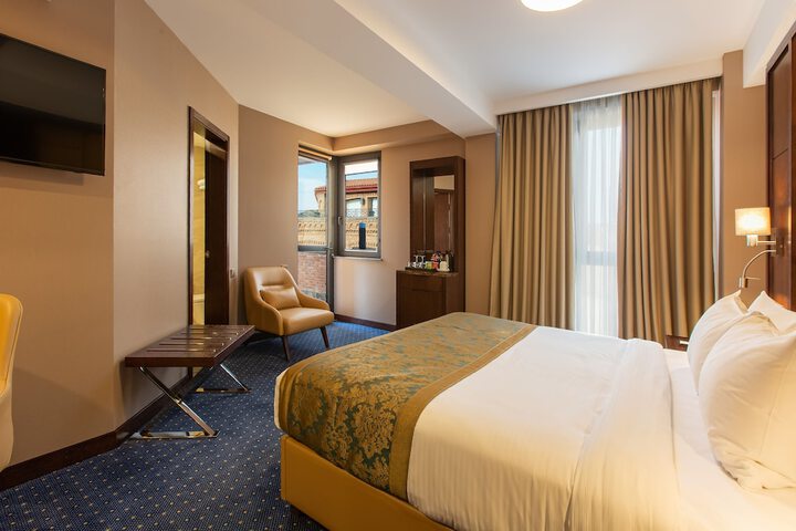 Room 17 of 80