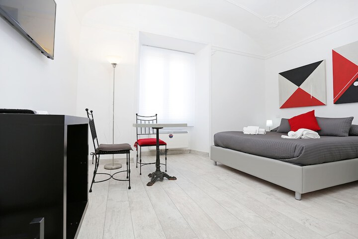 Room 2 of 43