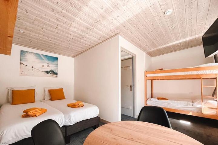Room 6 of 20