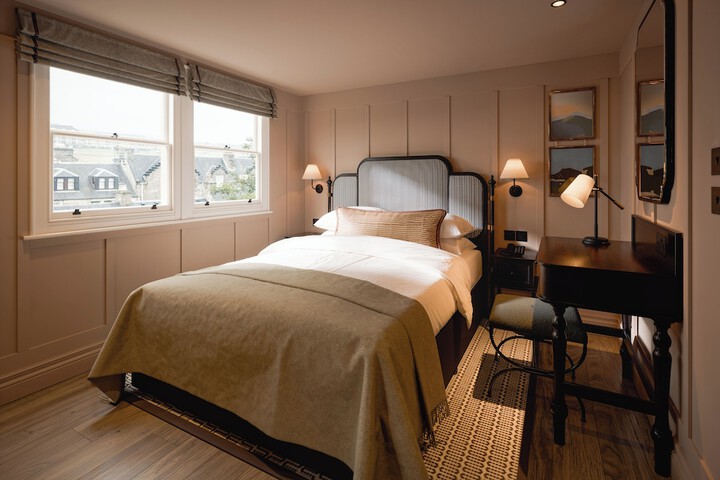 Room 2 of 8