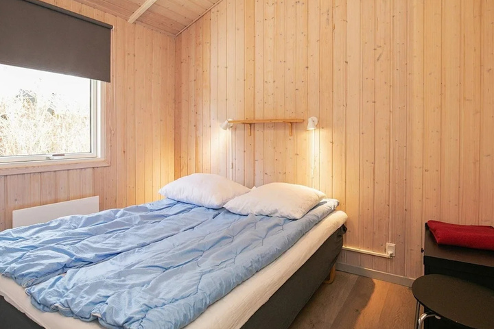 Room 5 of 16